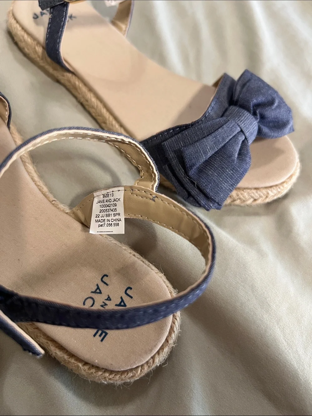 Janie and Jack - Girl’s Navy & Tan Bow Espadrille Sandals - Size 13 (NWOT)